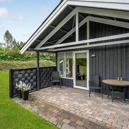 2 Bedroom Amazing In Holiday home *